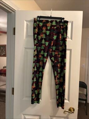 Women’s LuLaRoe T/C Black Holiday Tree & Moose Leggings